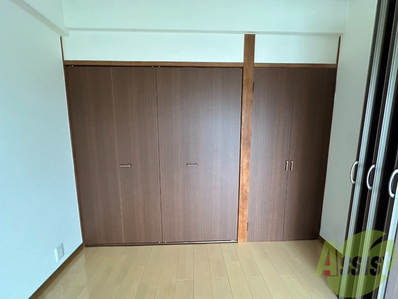 収納　６帖の洋室にはクローゼットも付いていて便利です。