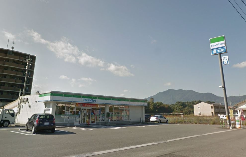 コンビニ　ファミリーマート 飯塚花瀬店（コンビニ）まで374m