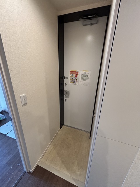 玄関　※クリーニング前写真