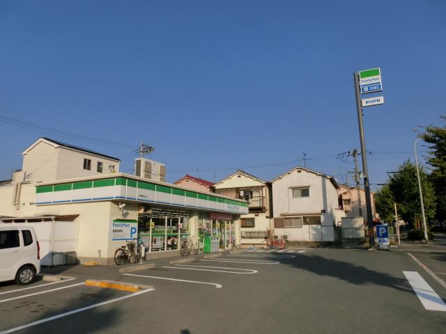 コンビニ　ファミリーマート（コンビニ）まで693m