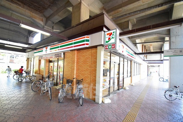 コンビニ　セブンイレブン　近鉄河内永和駅前店（コンビニ）まで355m