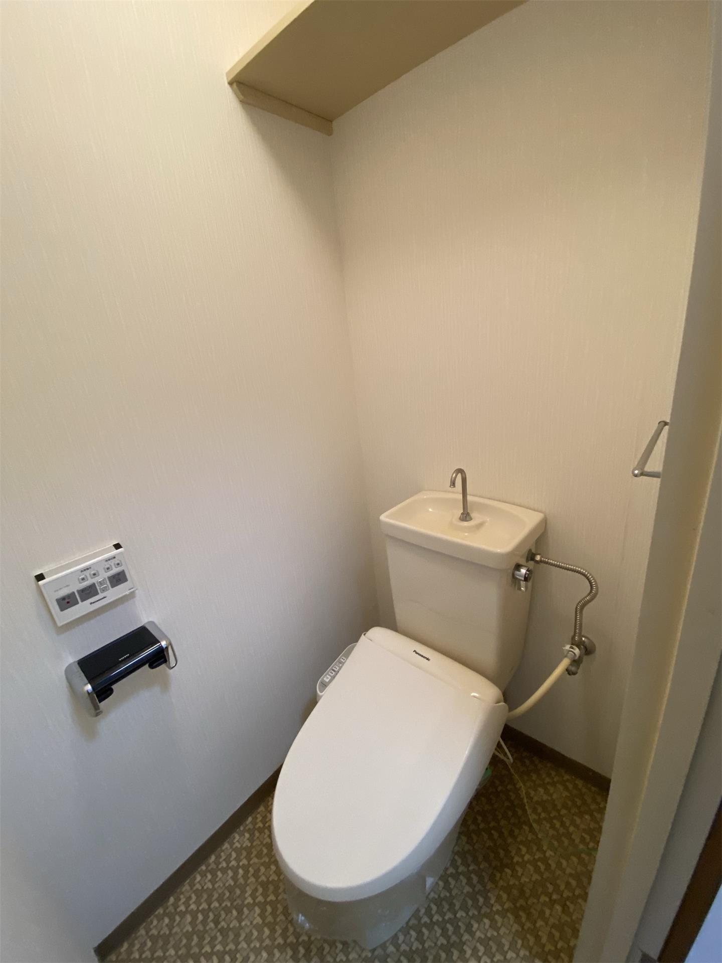 トイレ　写真は別部屋です。