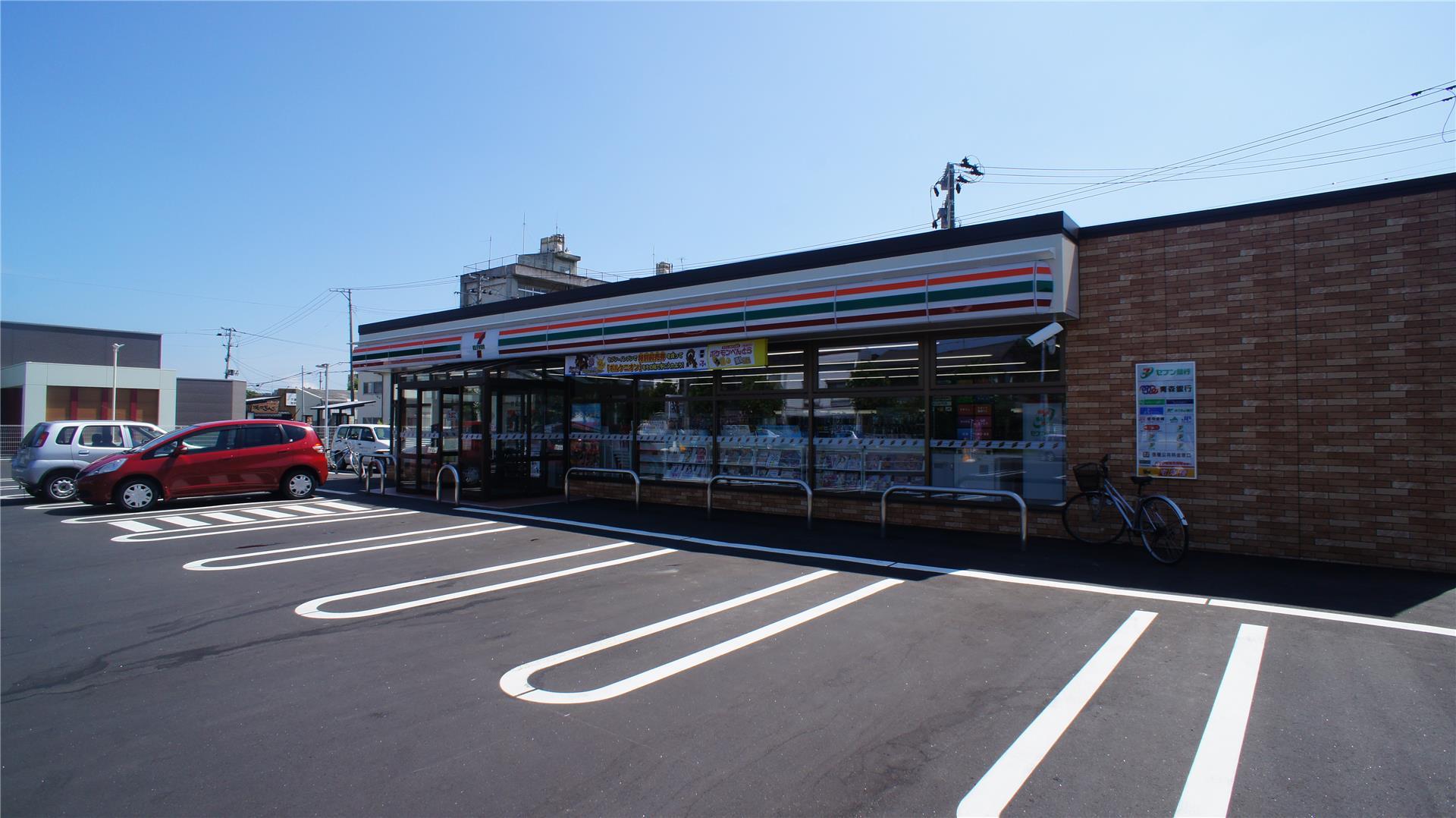 コンビニ　セブンイレブン八戸城下4丁目店（コンビニ）まで578m