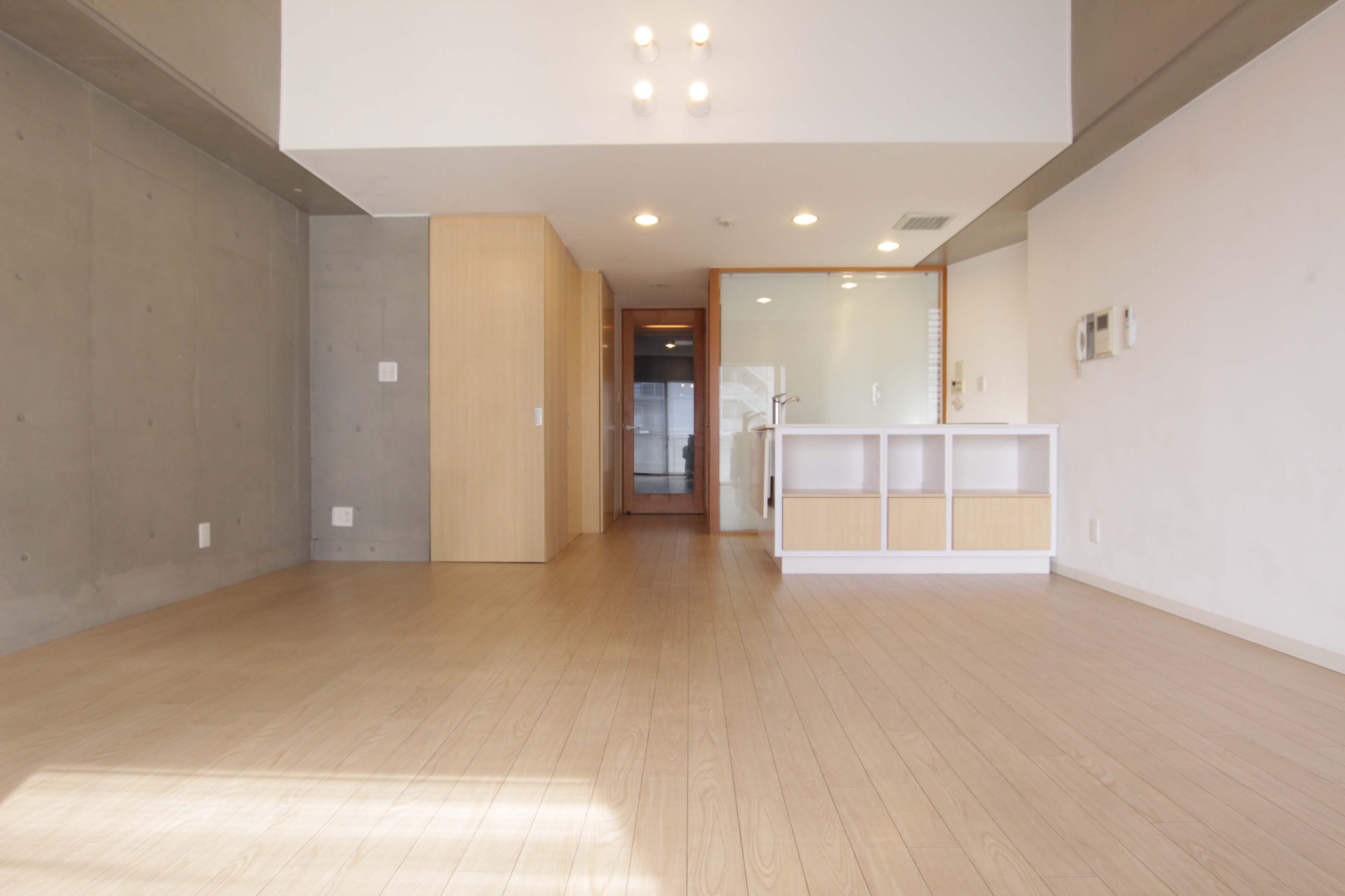 居室・リビング　落ち着いたナチュラルモダンタイプです