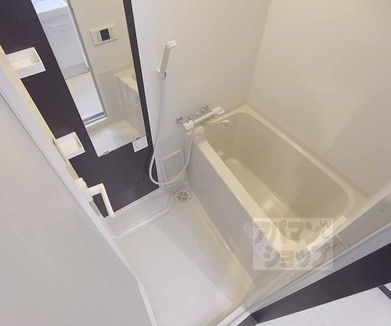 バス・シャワールーム　バスルーム。