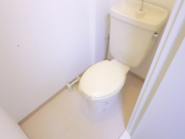 トイレ　綺麗に掃除されたトイレ