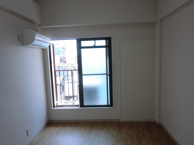 居室・リビング　写りは位ですが現場は明るいです