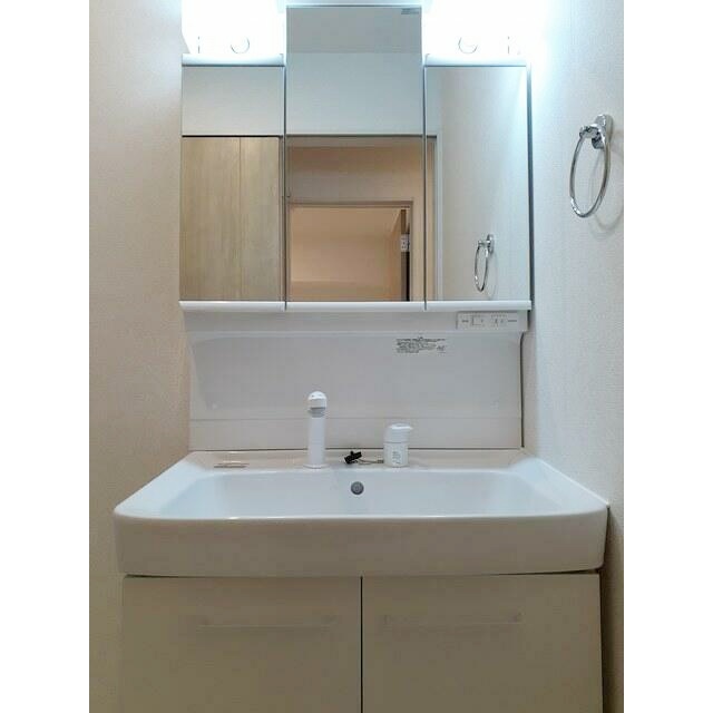 洗面設備　3面鏡・独立洗面台