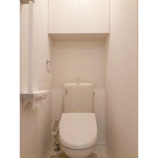 トイレ　ウォシュレット付き