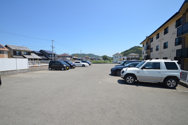 駐車場　駐車場