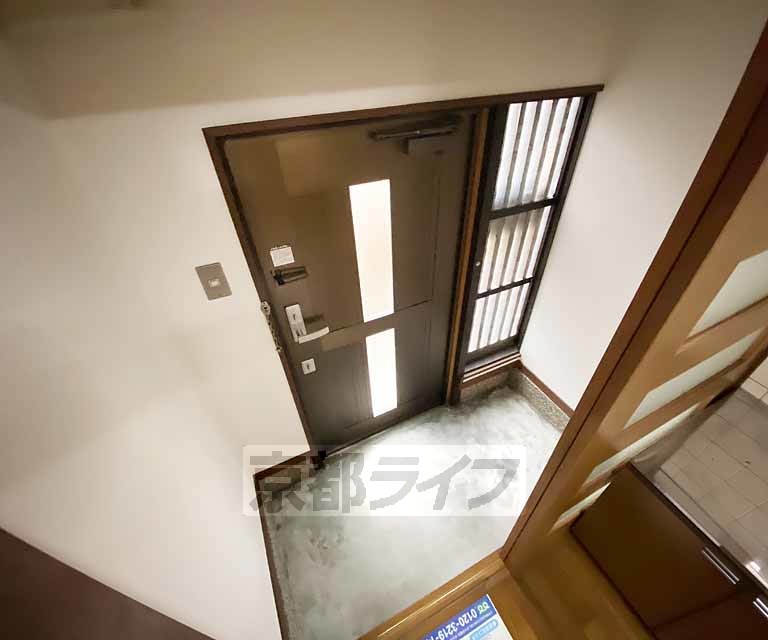 玄関　大きな段差がありません