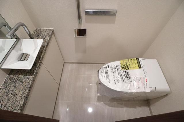 トイレ　※写真は同タイプ住戸です。