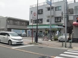 コンビニ　ファミリーマート吉祥寺八幡通り店（コンビニ）まで46m