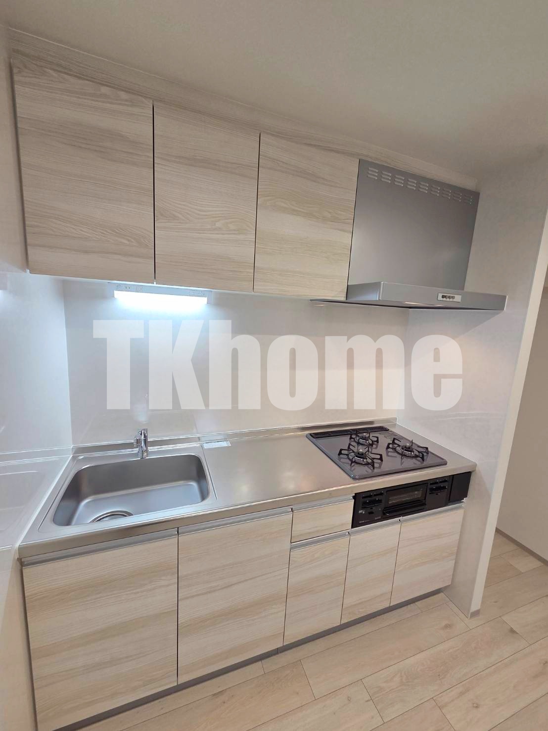 キッチン　3ツ口コンロ(同マンション・別室参考写真)