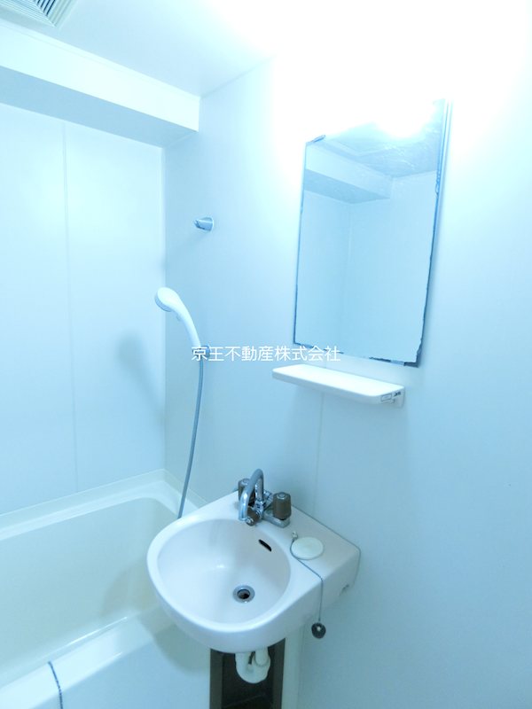 洗面設備　浴室に洗面台有
