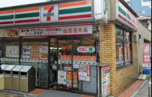 コンビニ　セブンイレブン 横浜伊勢佐木町4丁目店（コンビニ）まで136m