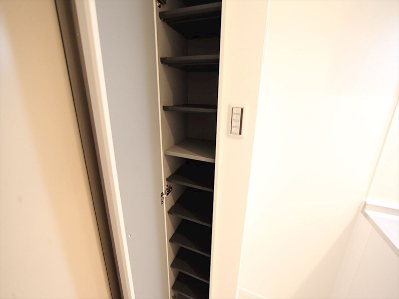 玄関　玄関　シューズボックス付（収納充実してます）