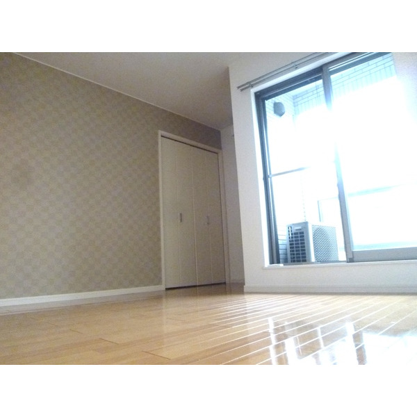 居室・リビング　２階角部屋！