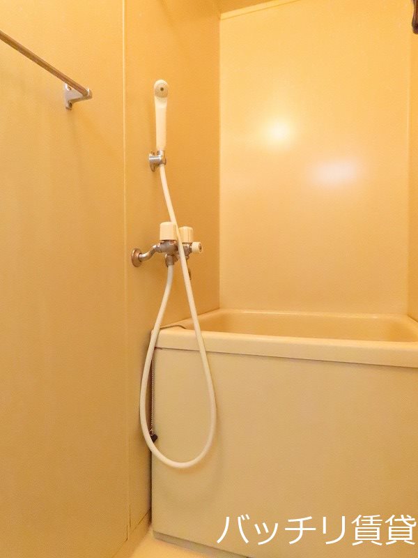 バス・シャワールーム　画像は別号室タイプの為、現状を優先致します。