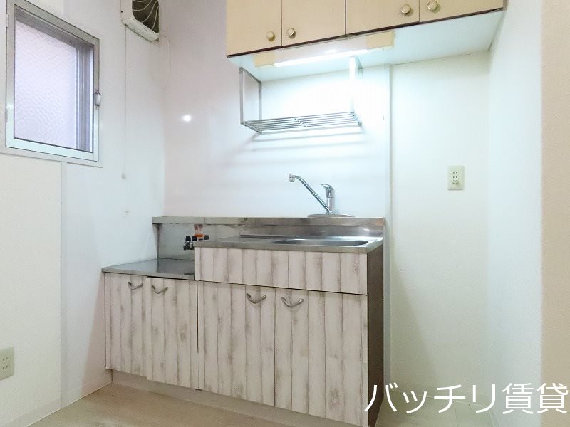キッチン　画像は別号室タイプの為、現状を優先致します。