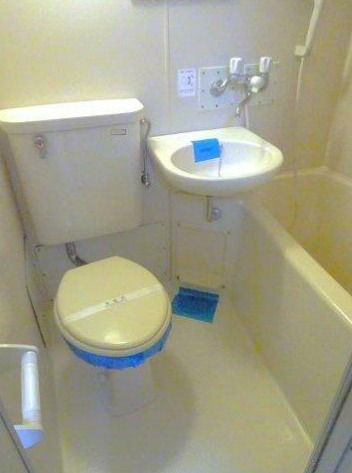 洗面設備　コンパクトですが清潔感のある洗面台