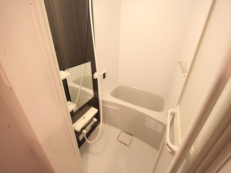 バス・シャワールーム　追い焚き・オートバス機能付お風呂