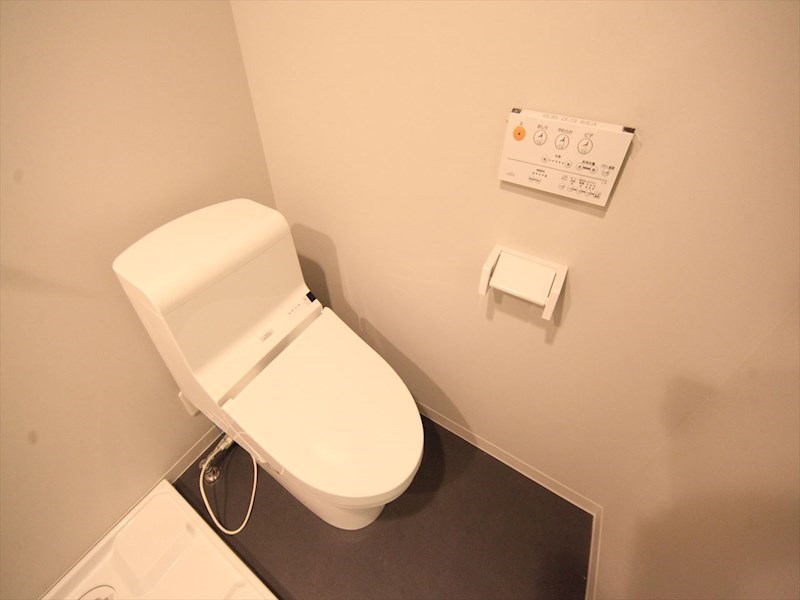 トイレ　温水洗浄暖房便座付トイレ