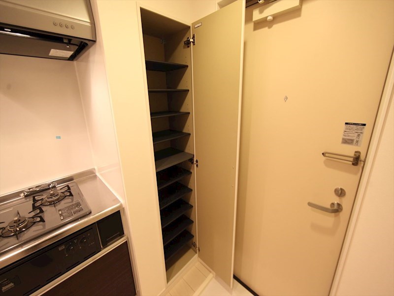 玄関　玄関　シューズボックス付（収納充実してます）