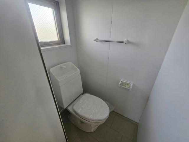 トイレ　※写真は303号室