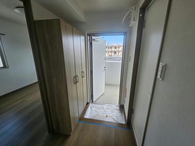 玄関　※写真は303号室