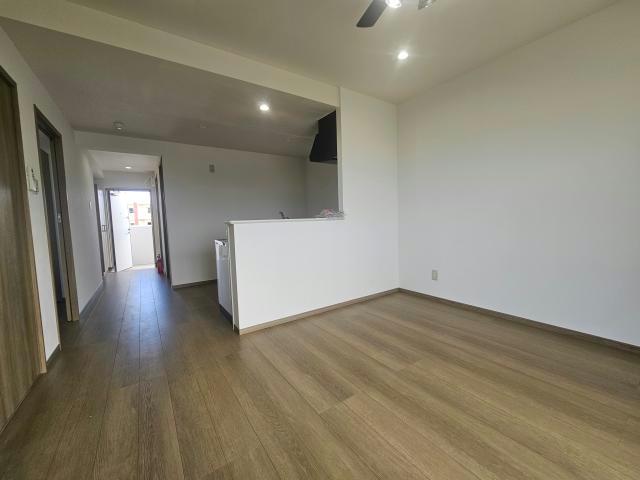 居室・リビング　※写真は303号室