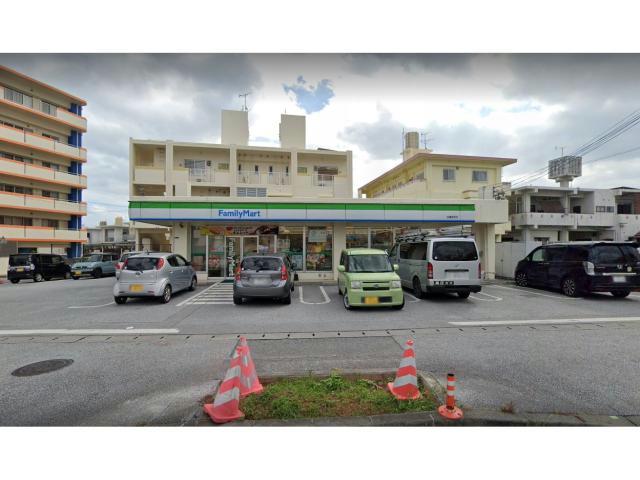 コンビニ　ファミリーマート沖縄宮里店（コンビニ）まで672m