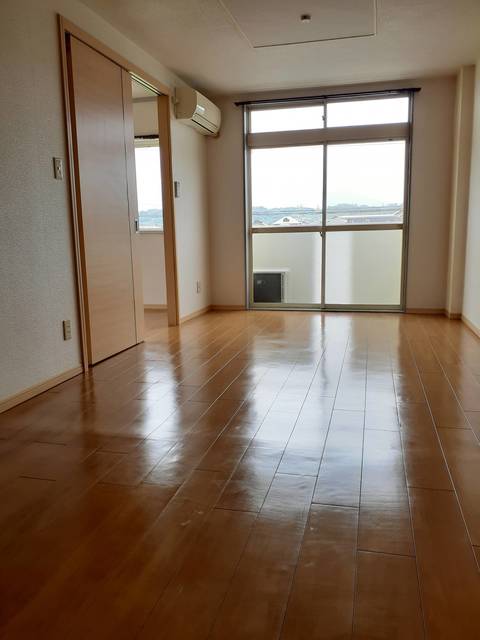 居室・リビング　南西面リビング（１２．７畳）・エアコン完備