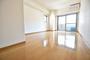 居室・リビング　室内かなり広いです。