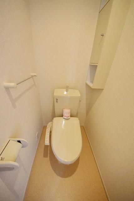 トイレ　洗浄機能付き便座