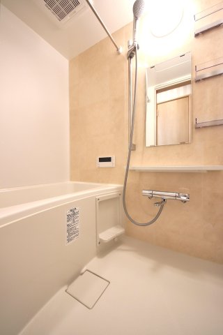 バス・シャワールーム　寒い日も安心！浴室乾燥機付き　分譲仕様の混合水栓