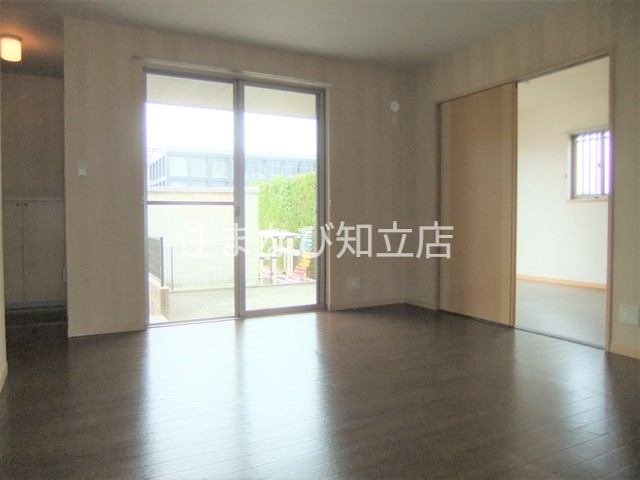 居室・リビング　同型別部屋写真