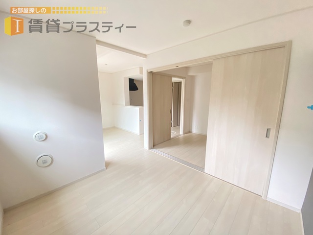 居室・リビング　食事をする場所とくつろぎスペースを分けられます