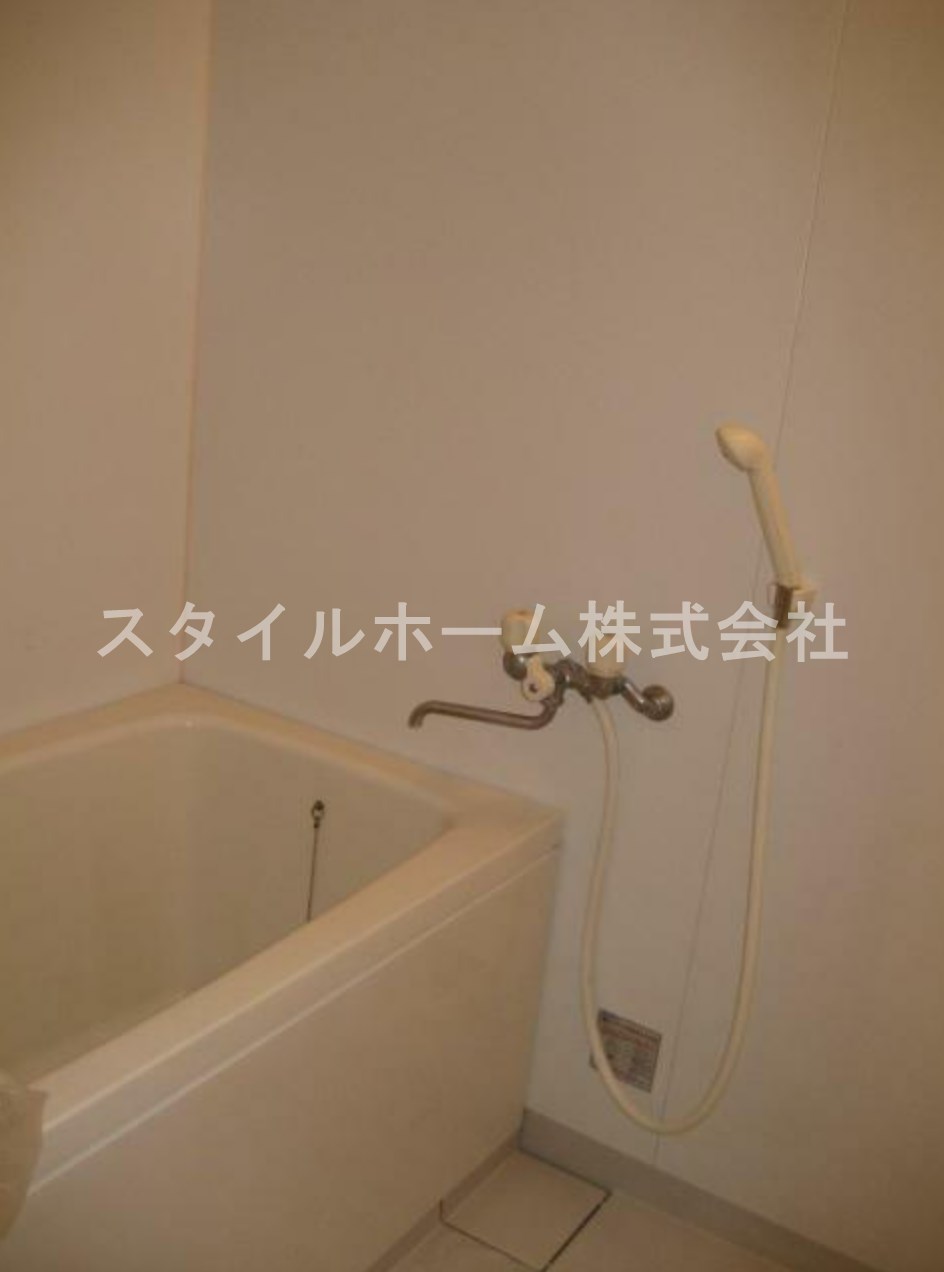 バス・シャワールーム　別部屋写真です。