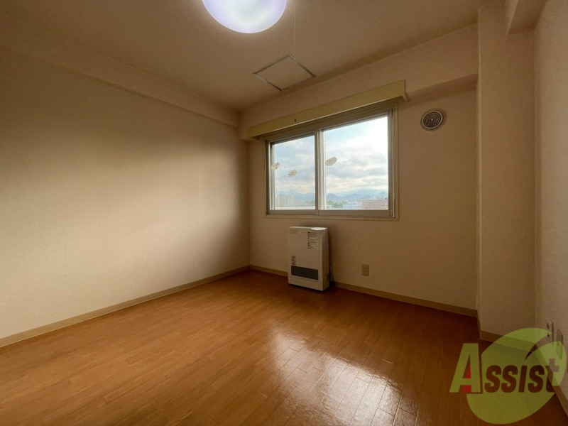 その他部屋・スペース　寝室を別角度から撮りました。どう家具を配置しますか？