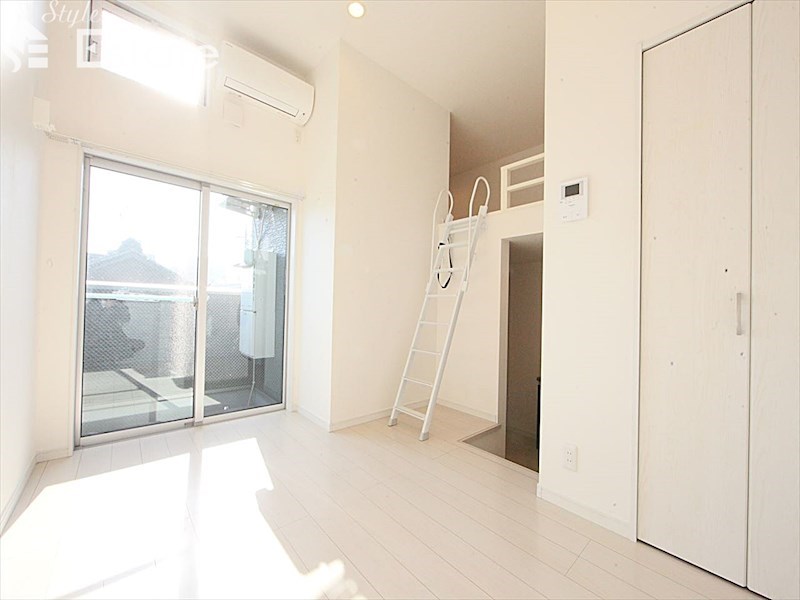 居室・リビング　内装