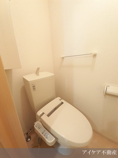 ＪＲ徳島線 鴨島駅 徒歩14分 2階建 築14年のトイレ写真
