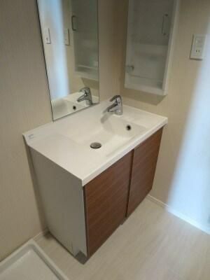 洗面設備　☆室内洗濯機置き場☆■収納＆鏡付き独立洗面台♪