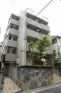 建物外観　鉄筋コンクリート造・総戸数は21戸です。