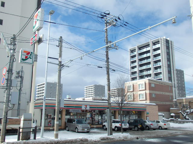 コンビニ　セブンイレブン（コンビニ）まで388m