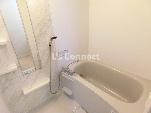 バス・シャワールーム　追焚き、浴室乾燥付きのお風呂。