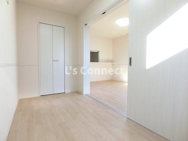 その他　４帖の洋室は寝室として使えます。