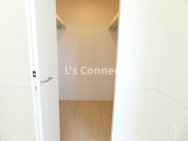 収納　ウォークインクローゼットでお荷物もすっきり収納。