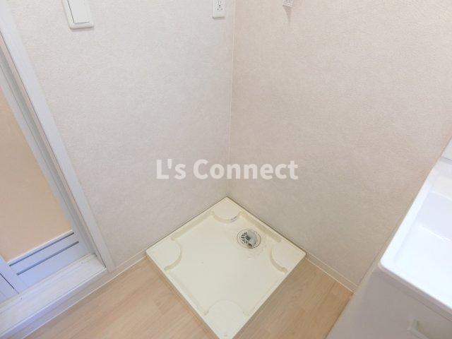 その他設備　室内洗濯機置き場には排水パン付き。