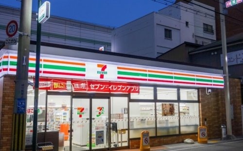 コンビニ　セブンイレブン大阪柏里３丁目店（コンビニ）まで164m